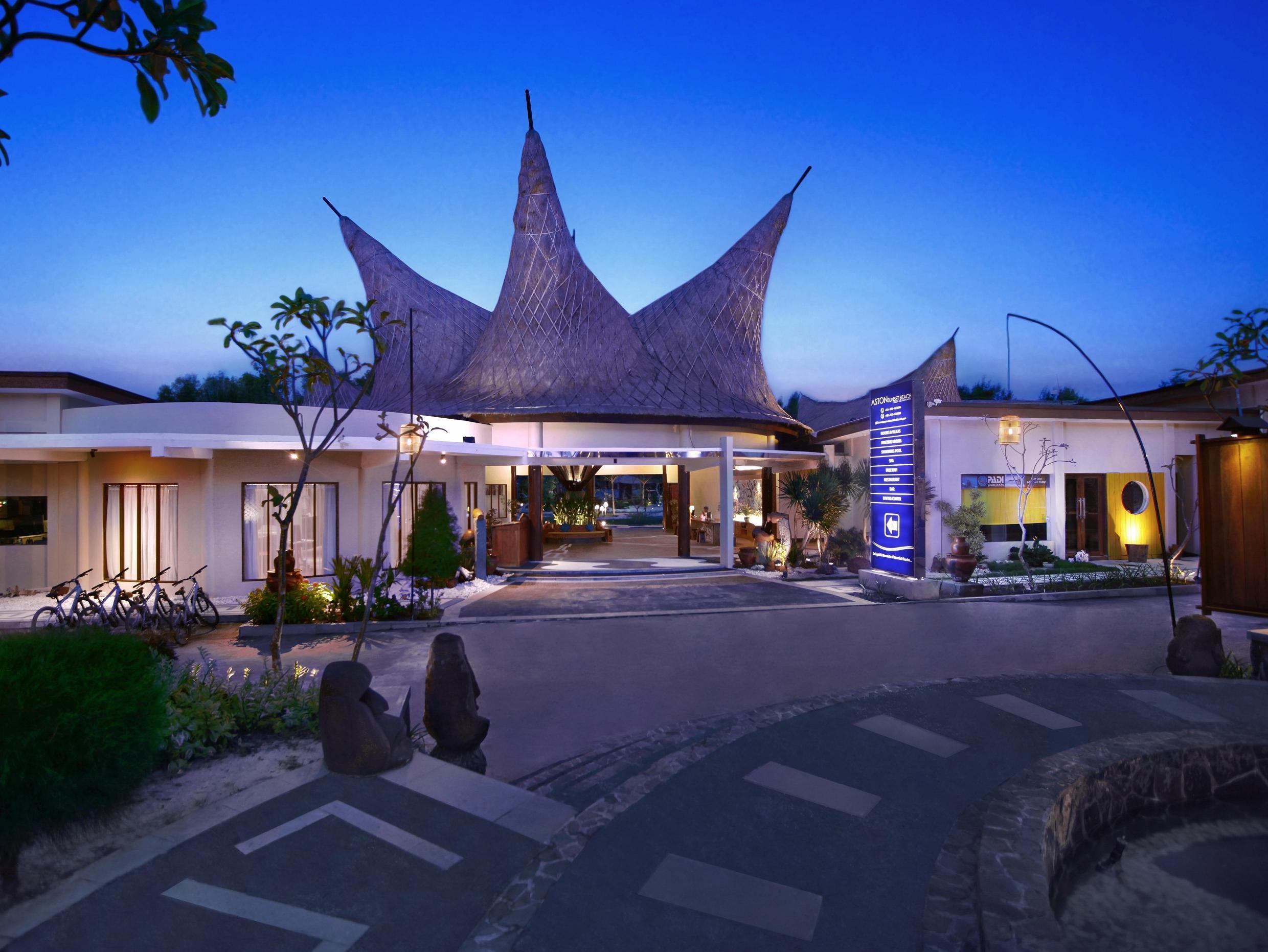Aston Sunset Beach Resort - Τζίλι Τραγουανγκάν Εξωτερικό φωτογραφία