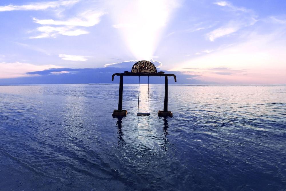 Aston Sunset Beach Resort - Τζίλι Τραγουανγκάν Εξωτερικό φωτογραφία