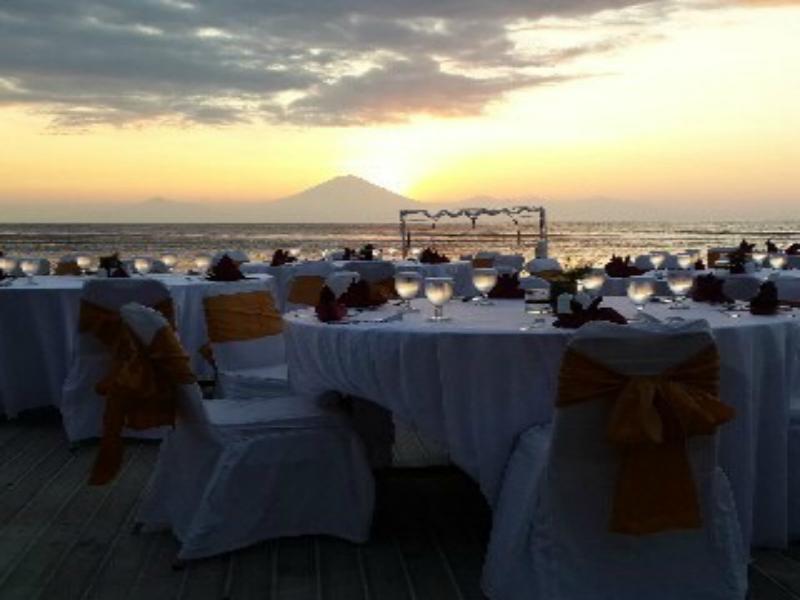 Aston Sunset Beach Resort - Τζίλι Τραγουανγκάν Εξωτερικό φωτογραφία