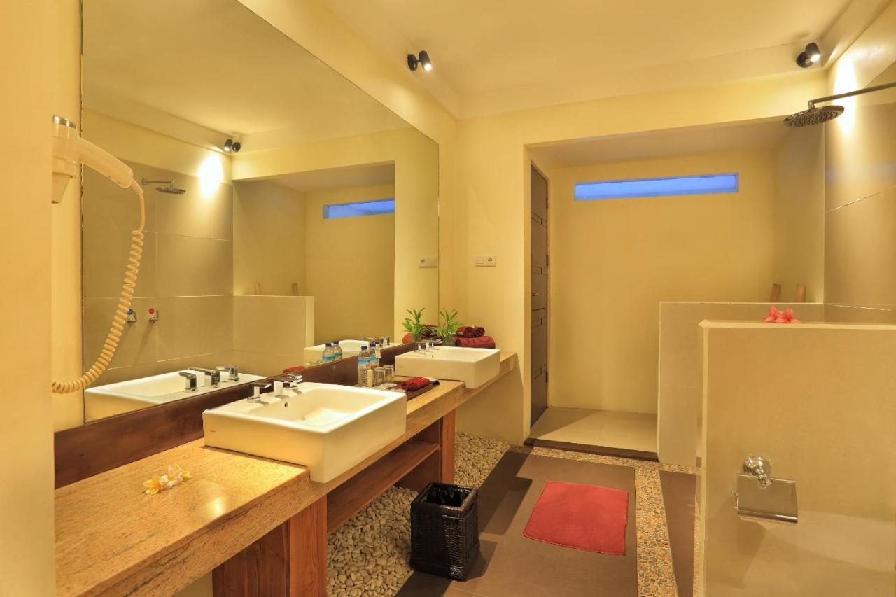 Aston Sunset Beach Resort - Τζίλι Τραγουανγκάν Εξωτερικό φωτογραφία