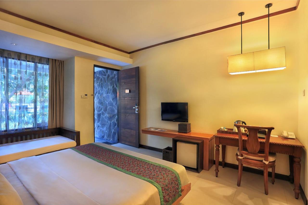 Aston Sunset Beach Resort - Τζίλι Τραγουανγκάν Εξωτερικό φωτογραφία