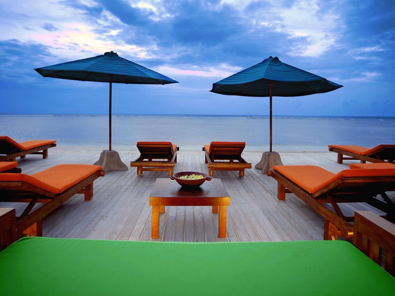 Aston Sunset Beach Resort - Τζίλι Τραγουανγκάν Εξωτερικό φωτογραφία